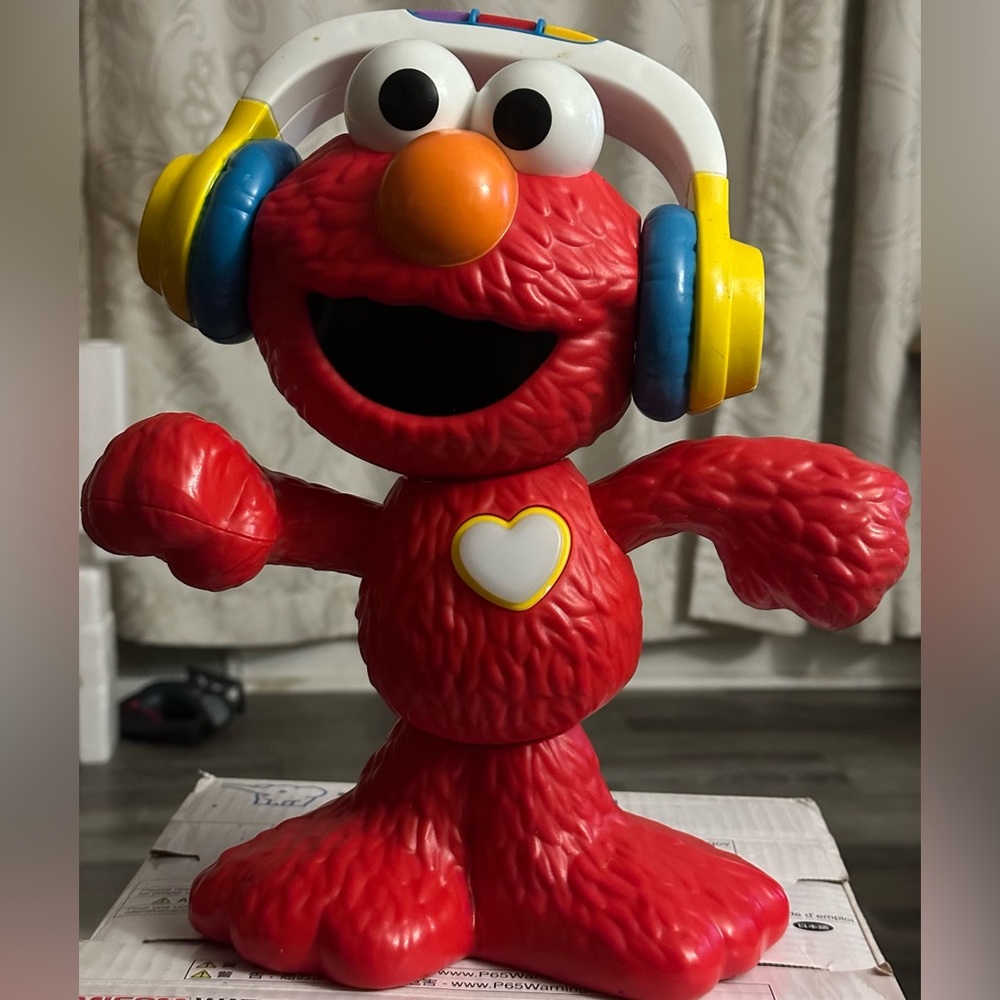 Sesame Street Let’s Dance Elmo